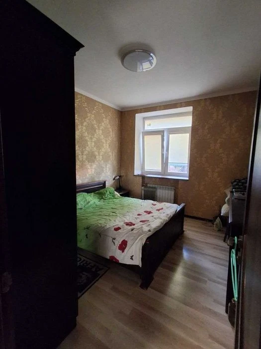 Selling a 3-room apartment near the Central Market metro station, South Railway.