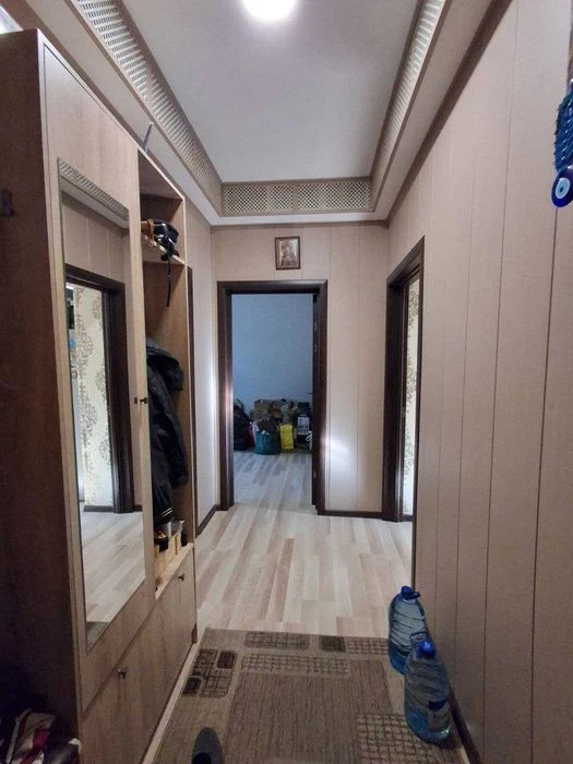 Selling a 3-room apartment near the Central Market metro station, South Railway.