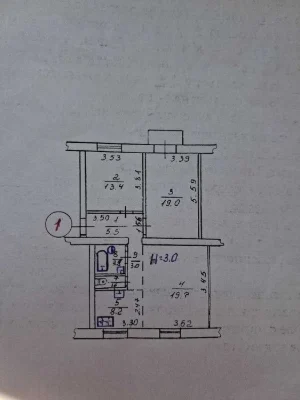 Selling a 3-room apartment near the Central Market metro station, South Railway.