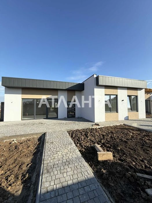 One-story modern house on Zolotaya Gorka in installments