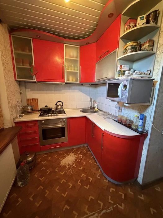 Selling a 3-room apartment in Saltovka. Real estate.