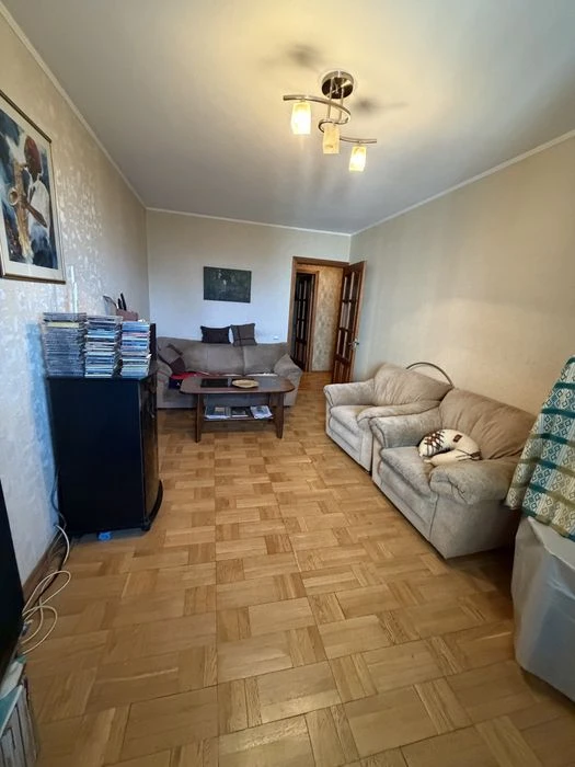 Selling a 3-room apartment in Saltovka. Real estate.