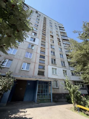 Selling a 3-room apartment in Saltovka. Real estate.