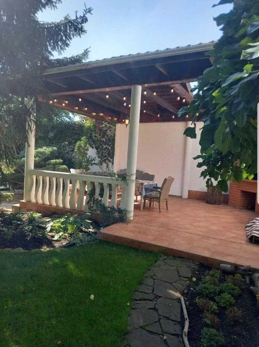 14th century B. Fontana! House in a closed cooperative! 12 acres! 1A37