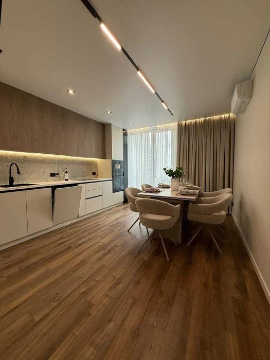I am selling a designer 3-room apartment, near the city lake