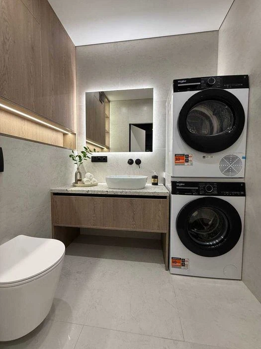 I am selling a designer 3-room apartment, near the city lake