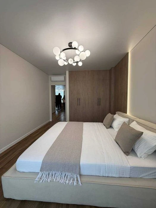 I am selling a designer 3-room apartment, near the city lake