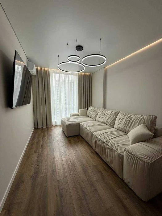 I am selling a designer 3-room apartment, near the city lake
