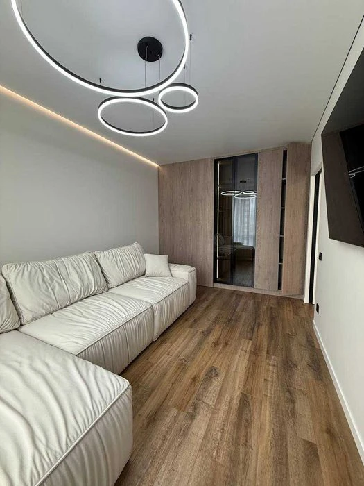 I am selling a designer 3-room apartment, near the city lake