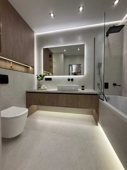 I am selling a designer 3-room apartment, near the city lake