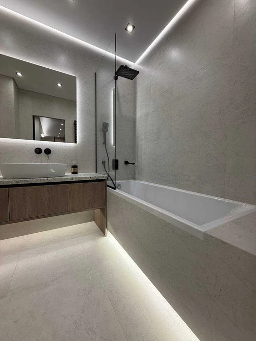 I am selling a designer 3-room apartment, near the city lake