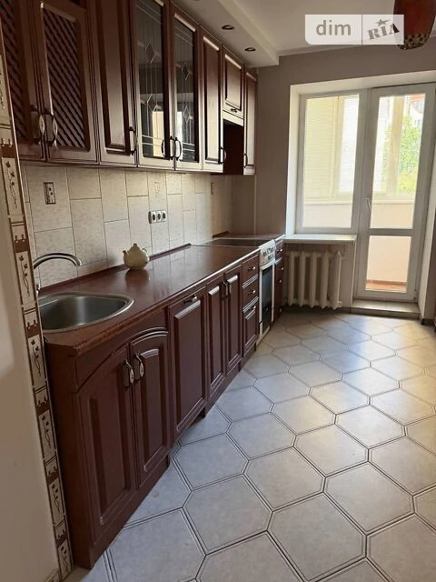 Sale of 4-room apartment 80 sq. m on Beresteyskyi Avenue 146/2 •