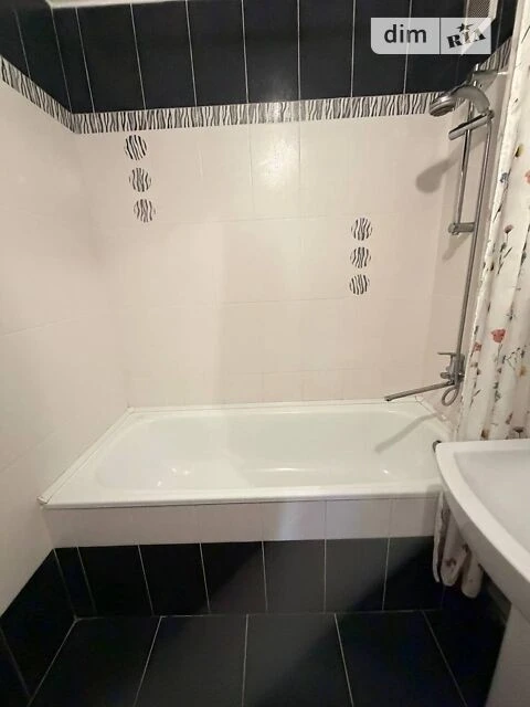 Sale of 4-room apartment 80 sq. m on Beresteyskyi Avenue 146/2 •