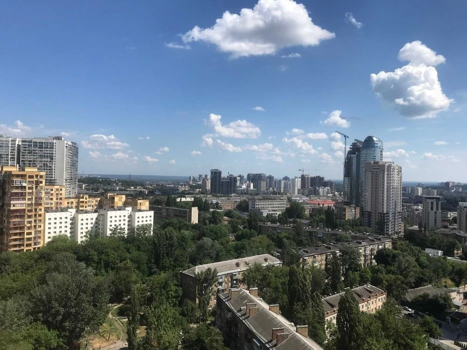I will sell a special apartment in the center of Pechersk, 157 m 2, m "Pecher