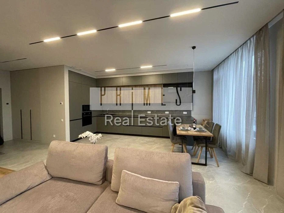 Newly renovated apartment in Tetris Hall, 11th floor, house with pool