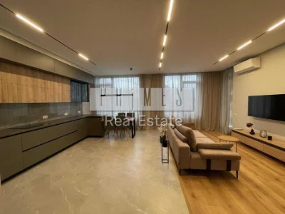 Newly renovated apartment in Tetris Hall, 11th floor, house with pool