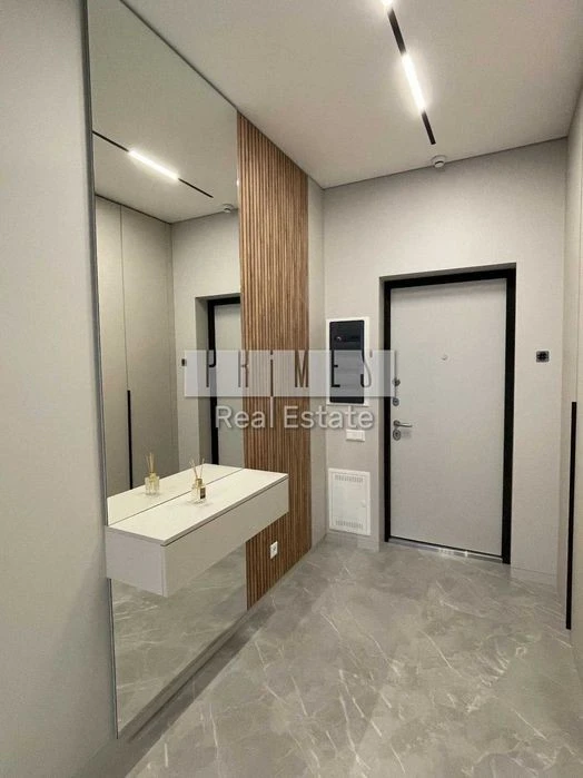 Newly renovated apartment in Tetris Hall, 11th floor, house with pool