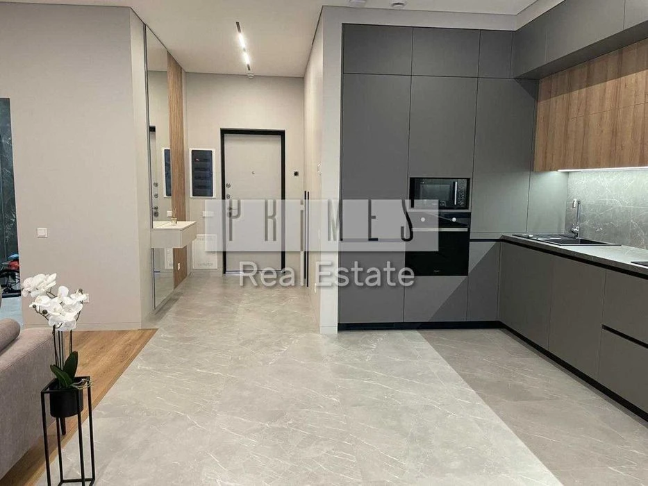 Newly renovated apartment in Tetris Hall, 11th floor, house with pool