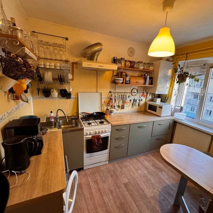 4k apartment for sale in residential condition. Heating system. Bel Street