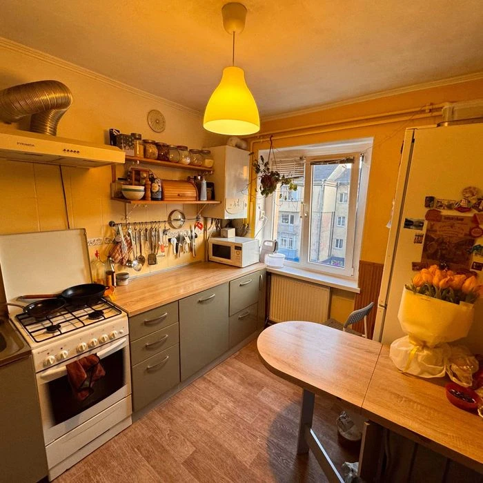 4k apartment for sale in residential condition. Heating system. Bel Street