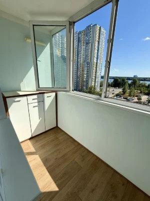 Large super view 1-room Vyshnyakivska street 1 metro 1 km house