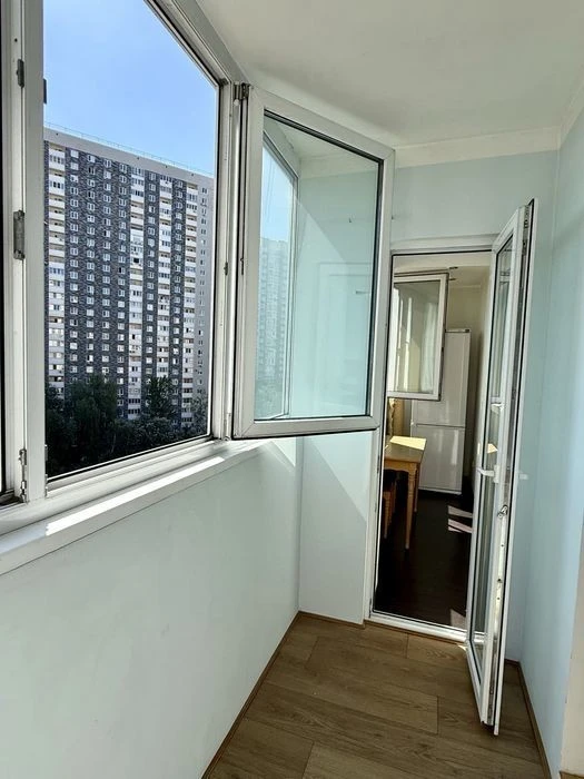 Large super view 1-room Vyshnyakivska street 1 metro 1 km house