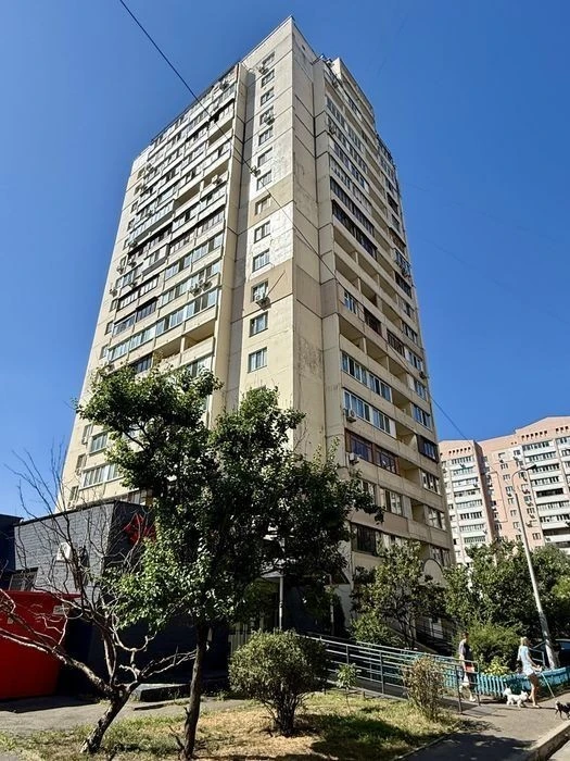 Large super view 1-room Vyshnyakivska street 1 metro 1 km house
