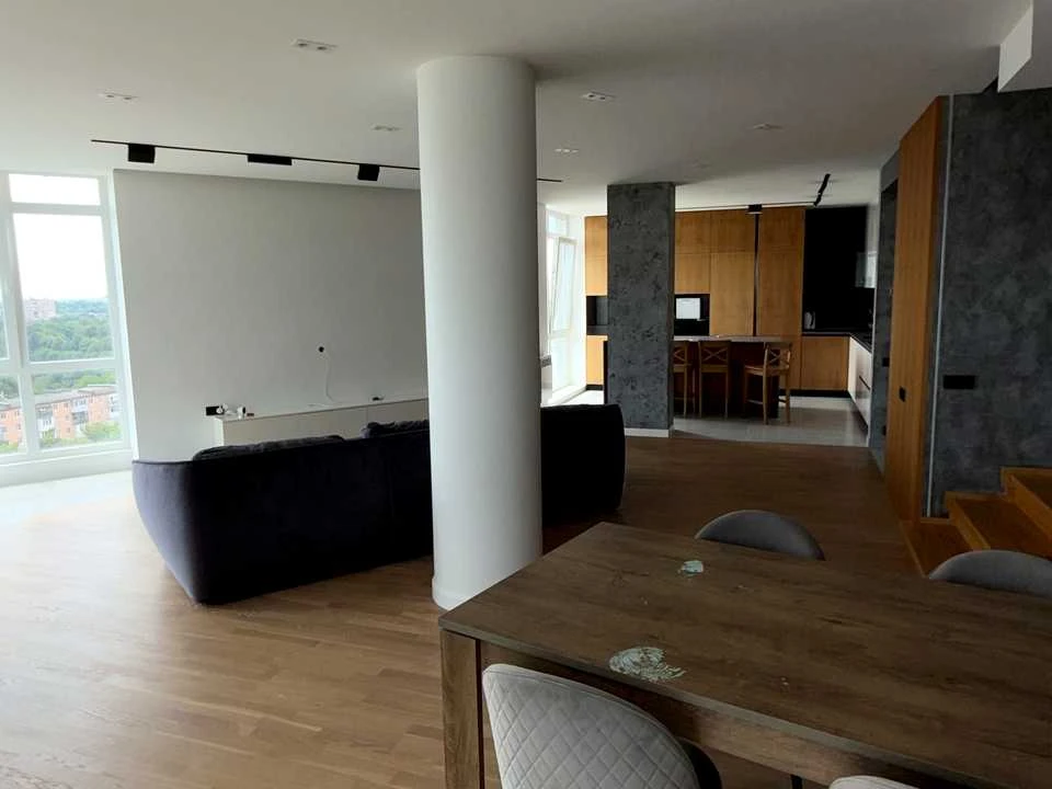 Apartment. Kharkiv, Petro Hryhorenko Ave. (Marshal Zhukova)