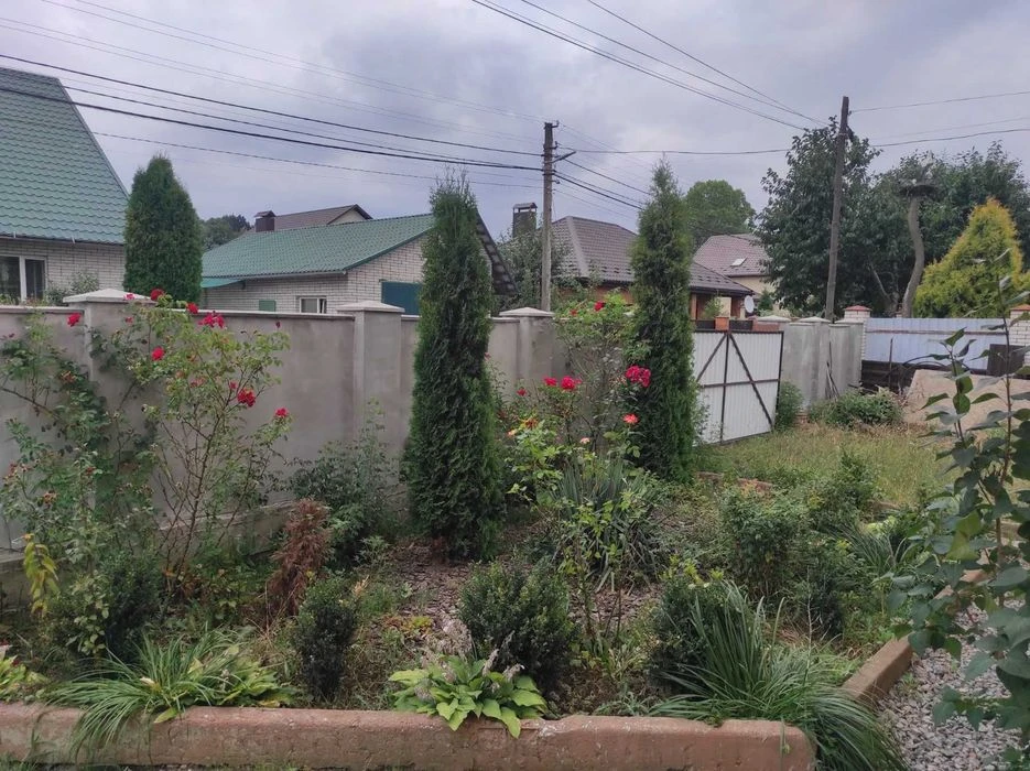 2-story building, near "Grosh" on Nemyrivske highway, 10