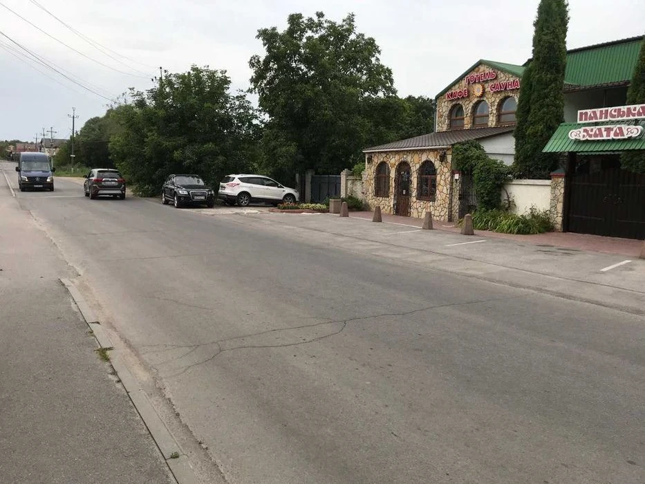 2-story building, near "Grosh" on Nemyrivske highway, 10