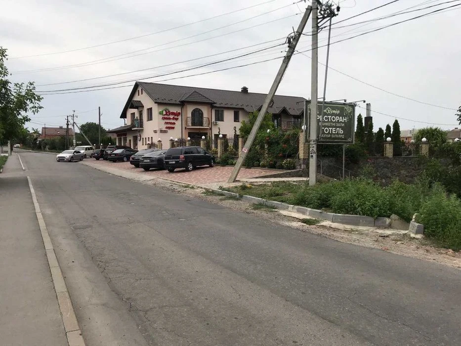 2-story building, near "Grosh" on Nemyrivske highway, 10