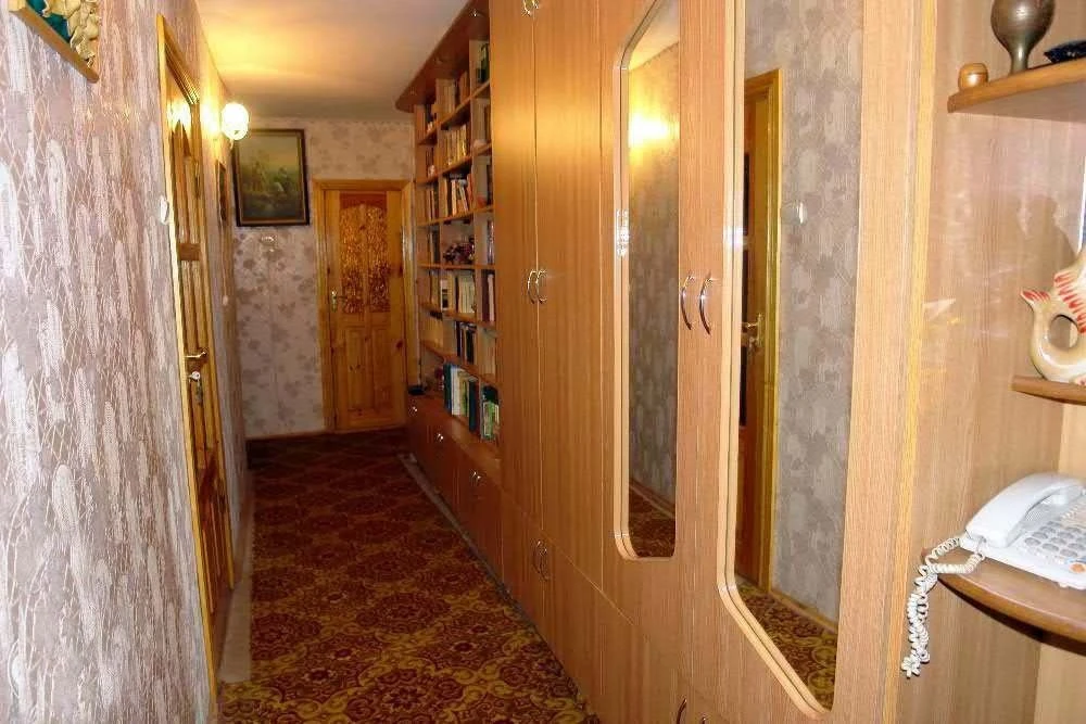 Продам 3 ком. квартиру .