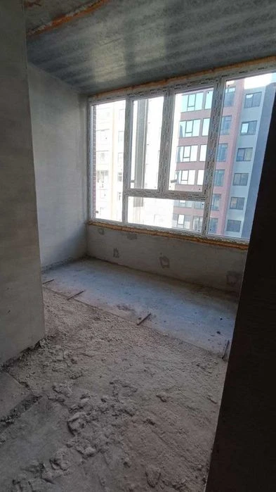 Продаж  1 квартири на Озерній