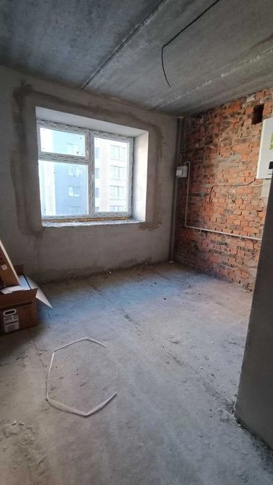 Продаж  1 квартири на Озерній