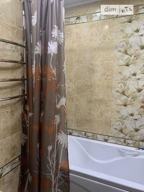 Продаж трьохкімнатної квартири 5/9 пов Розділ. кімнати Сади