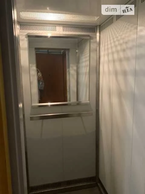 Продаж трьохкімнатної квартири 5/9 пов Розділ. кімнати Сади