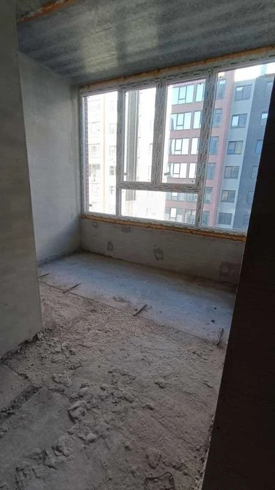 Продаж  1 квартири на Озерній