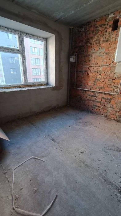 Продаж  1 квартири на Озерній