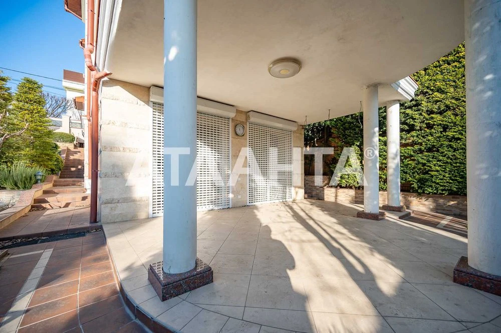 For sale is a good owner's house on Chubaevka street. District