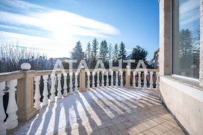 For sale is a good owner's house on Chubaevka street. District