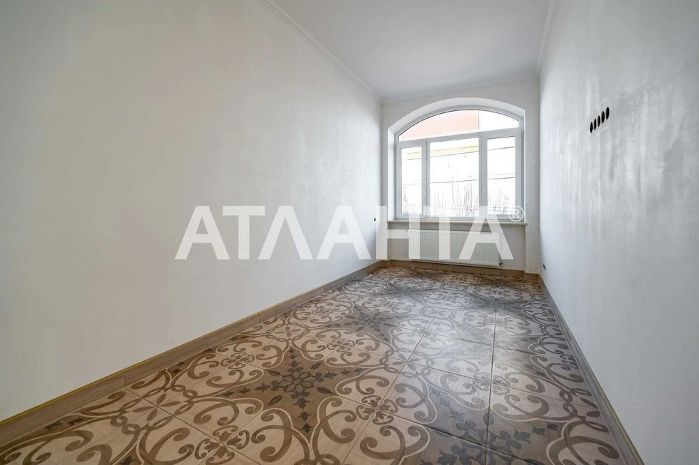For sale is a good owner's house on Chubaevka street. District