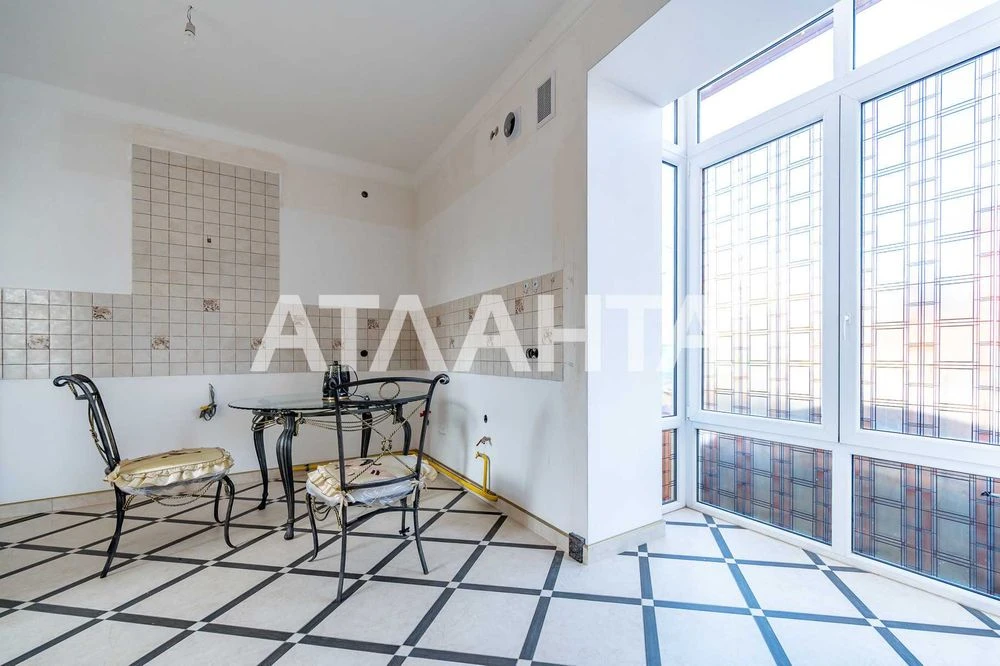 For sale is a good owner's house on Chubaevka street. District