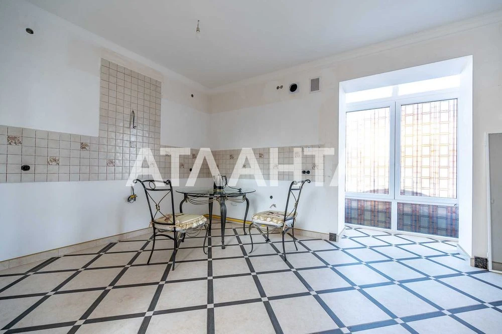 For sale is a good owner's house on Chubaevka street. District