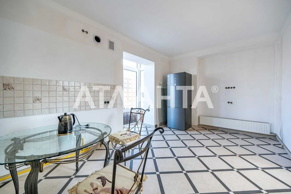 For sale is a good owner's house on Chubaevka street. District