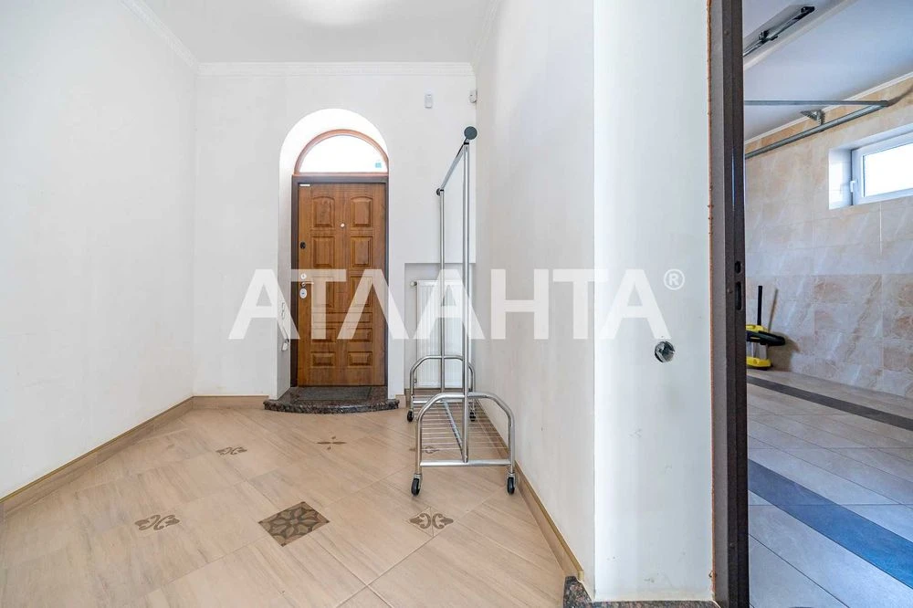 For sale is a good owner's house on Chubaevka street. District