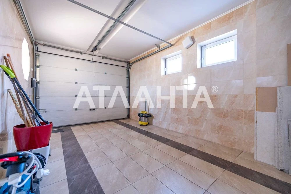 For sale is a good owner's house on Chubaevka street. District