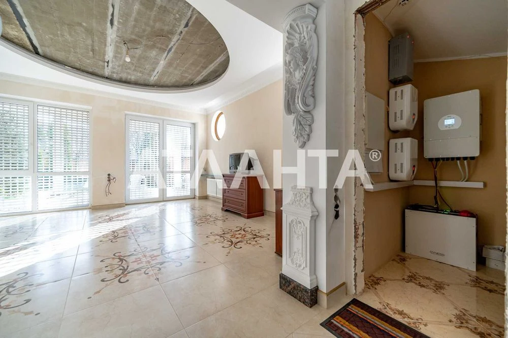 For sale is a good owner's house on Chubaevka street. District