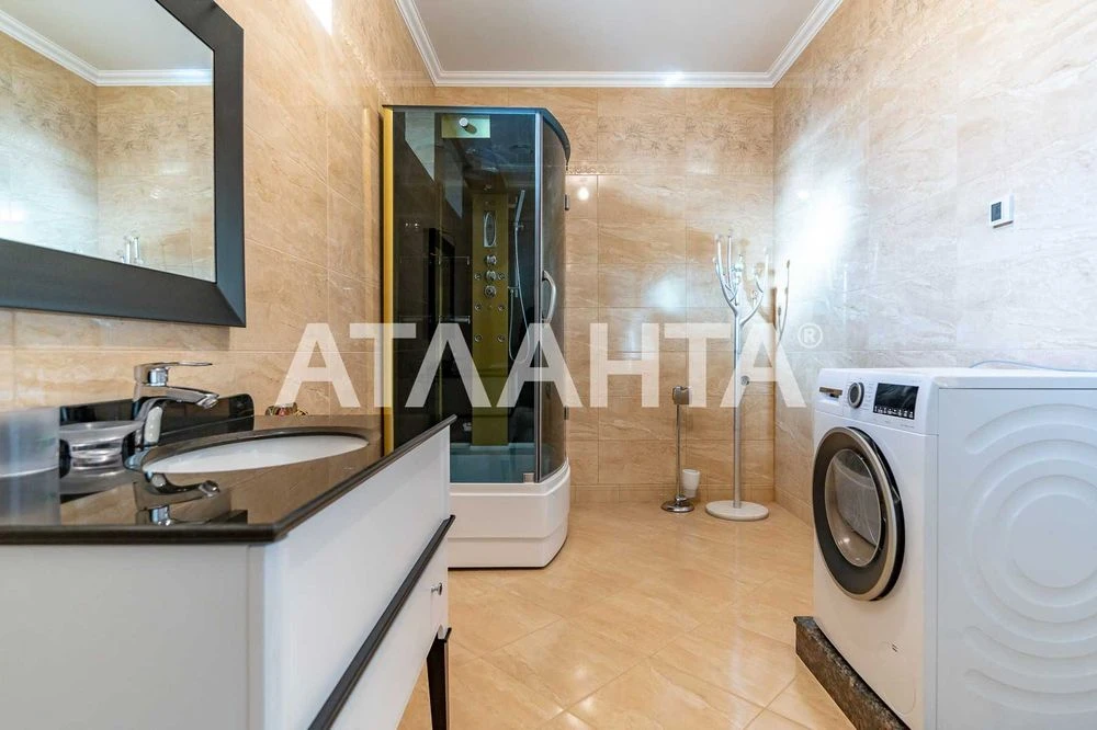 For sale is a good owner's house on Chubaevka street. District
