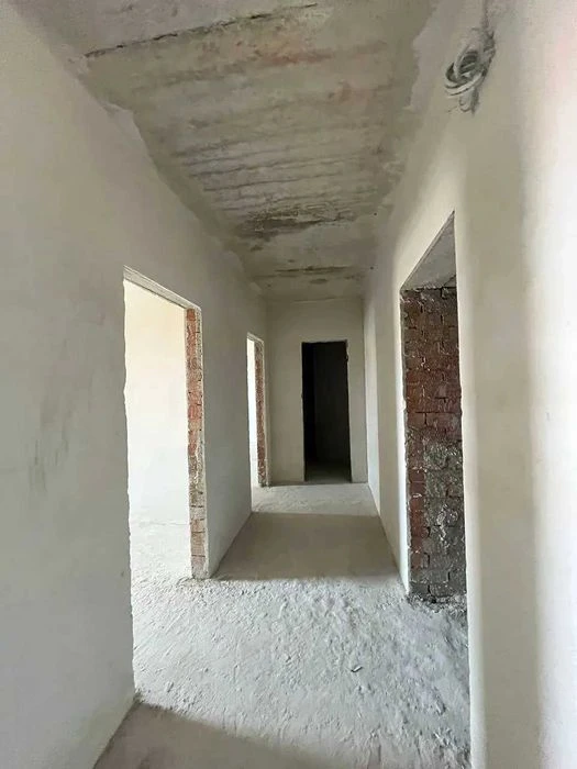 Продажа! 2 ком. квартира..Готова к ремонту. Возле Озера
