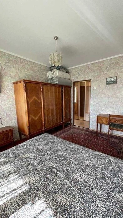 I am selling a 2-room apartment.